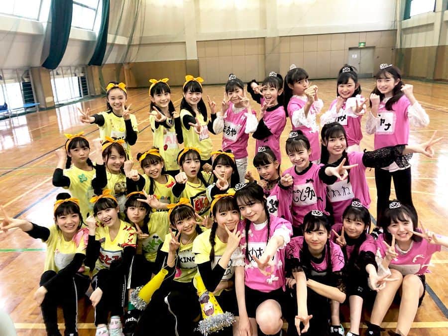 ニコ☆プチのインスタグラム：「☺︎💛🔥👸💗 今年の運動会は…！ ココハキャプテン ラブピチーム vs メアリキャプテン ピンプリチーム！ . . ニコ☆プチTVでは リレー&応援合戦のようすが見られるよ📺⚡️ https://youtu.be/D2OjE0yTG_0 チェックしてねーん🥳🥳 . . #鬼のタグ付け  #ALLプチモ #25人  #もはや1クラス  #ニコプチ小学校  #感動の嵐🥺」