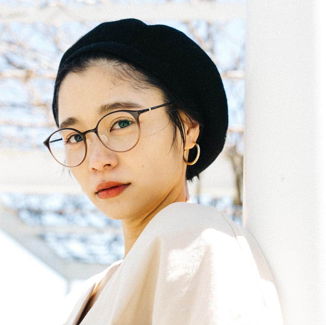 Zoff Officialのインスタグラム：「Zoff SMART Skinny / ZJ191009_48E1 Model @sinobu_uta さらっと着こなしたシンプルなオールインワンには、2トーンのメガネがよく映えます。 丸いシルエットと、淡いカラーリングで女性らしい印象に。 #Zoff #FASHION #eyewearstyle #メガネ #ゾフ女子 #Zoffコーデ #二子玉川 #東京 #tokyo」