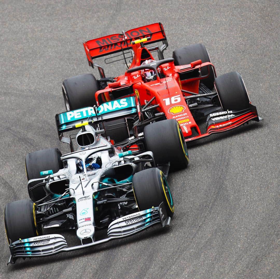 MERCEDES AMG PETRONASさんのインスタグラム写真 - (MERCEDES AMG PETRONASInstagram)「‪Wheel to wheel with the Reds 👊Drop a ❤️ if you can’t wait to see more of this on track in @f1 2019! ‬ • ‪#DrivenByEachOther‬ #MercedesAMGF1 #Mercedes #AMG #F1 #PETRONASmotorsports #VB77 @valtteribottas」4月24日 16時30分 - mercedesamgf1