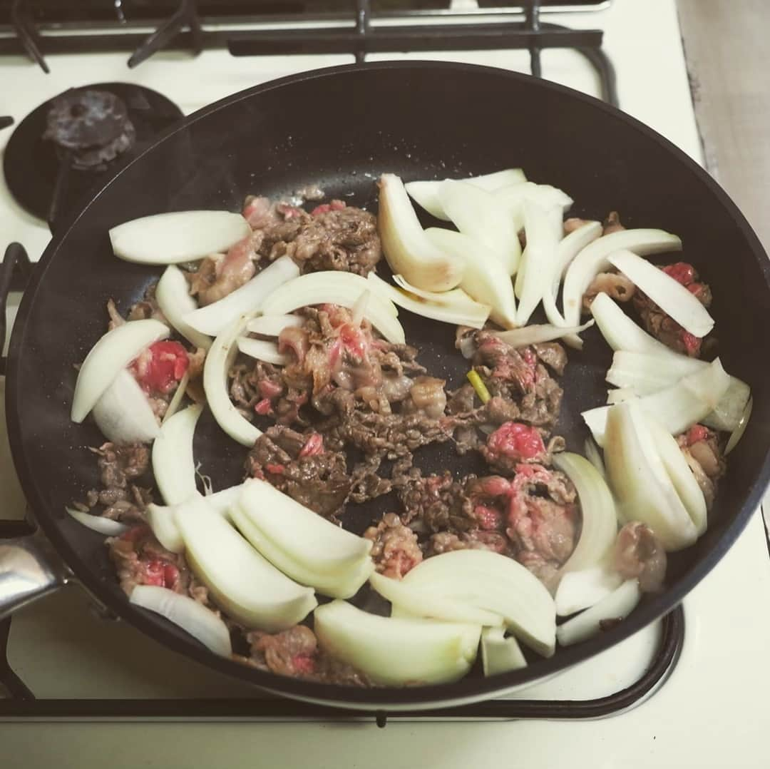 メシ通さんのインスタグラム写真 - (メシ通Instagram)「知りたかった、毎回美味しく作るコツ🥩🥔🥕 筋肉料理人の「肉じゃが」レシピが料理初心者でも美味しく作れる理由 https://www.hotpepper.jp/mesitsu/entry/kinniku/19-00006  #mesitsu #メシ通 #グルメ #肉じゃが #料理初心者 #簡単 #レシピ #レシピブログ #筋肉料理人 #佐賀 #Nikujaga #potato #easy #delicious #recipe #recipeblog #kazuofujiyoshi #saga #japan」4月24日 16時44分 - mesitsu