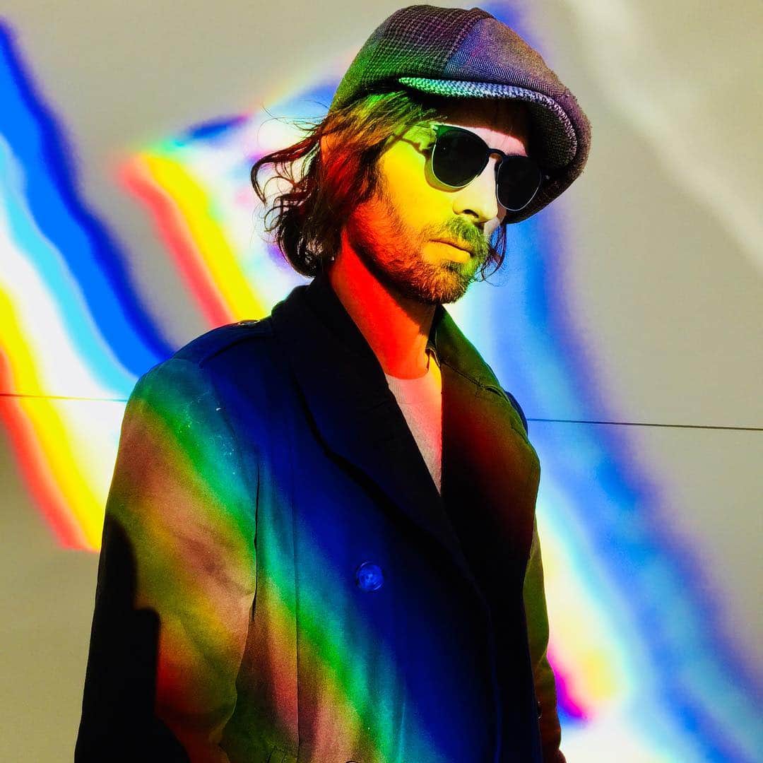 エレナ・サチンのインスタグラム：「The sky must have been painted with rainbows the day you were born, because you are pure magic. Happy birthday my love! 🦄」