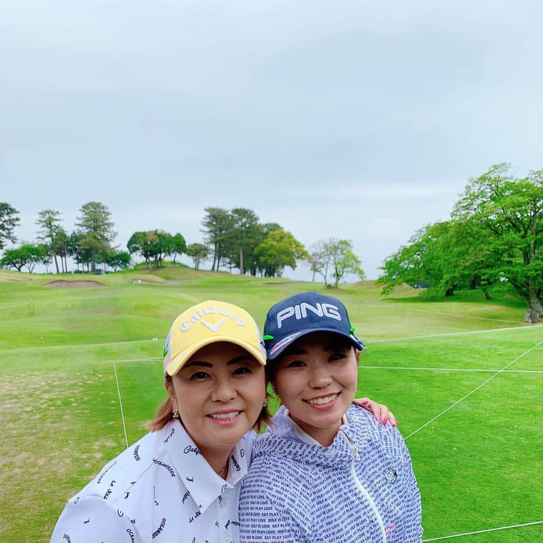 佐伯三貴のインスタグラム：「真美子と久しぶりにぱしゃり📸」