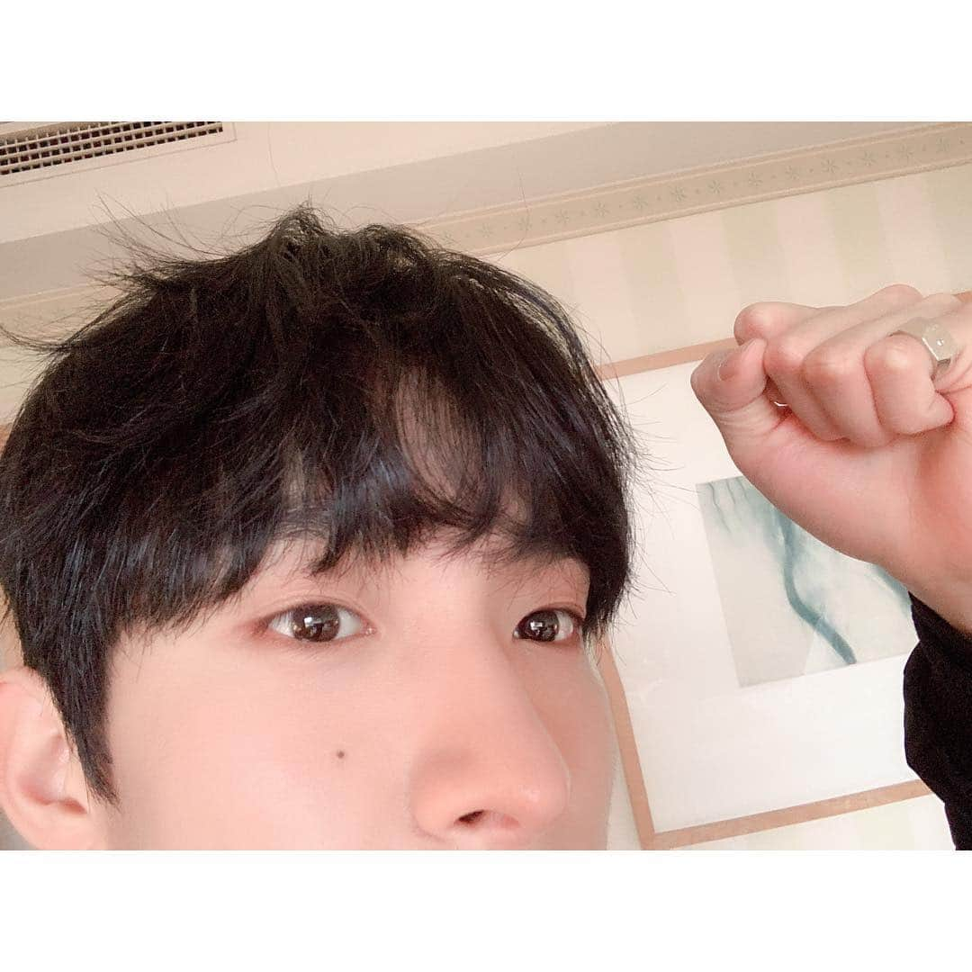 SEVENTEENさんのインスタグラム写真 - (SEVENTEENInstagram)「[17'S 도겸] 오늘 하루도 힘내요 캐럿들~❣」4月24日 17時00分 - saythename_17