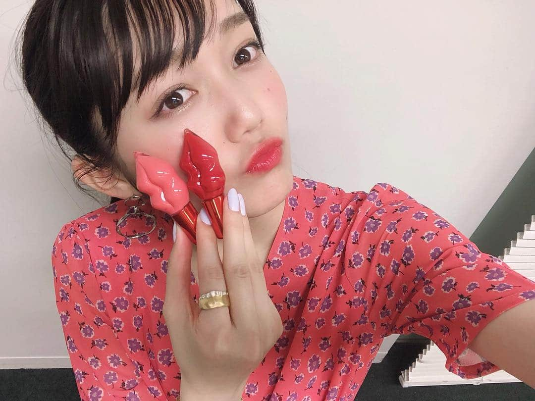 松川菜々花さんのインスタグラム写真 - (松川菜々花Instagram)「とーっても可愛いルージュを発見✨ ・ ・ このルージュを使うと唇ぷっくりするの💋発色もgood!! ・ ・ 美容成分配合だから唇のケアにもなってるんだ〜！ 凄く良いアイテム見つけちゃった☺︎♡ ・ ・ #プランプピンク #PLUMPPINK #プランプピンクメルティーリップベルベットルージュ #ルージュ #PR」4月24日 17時19分 - matsukawa__nanaka