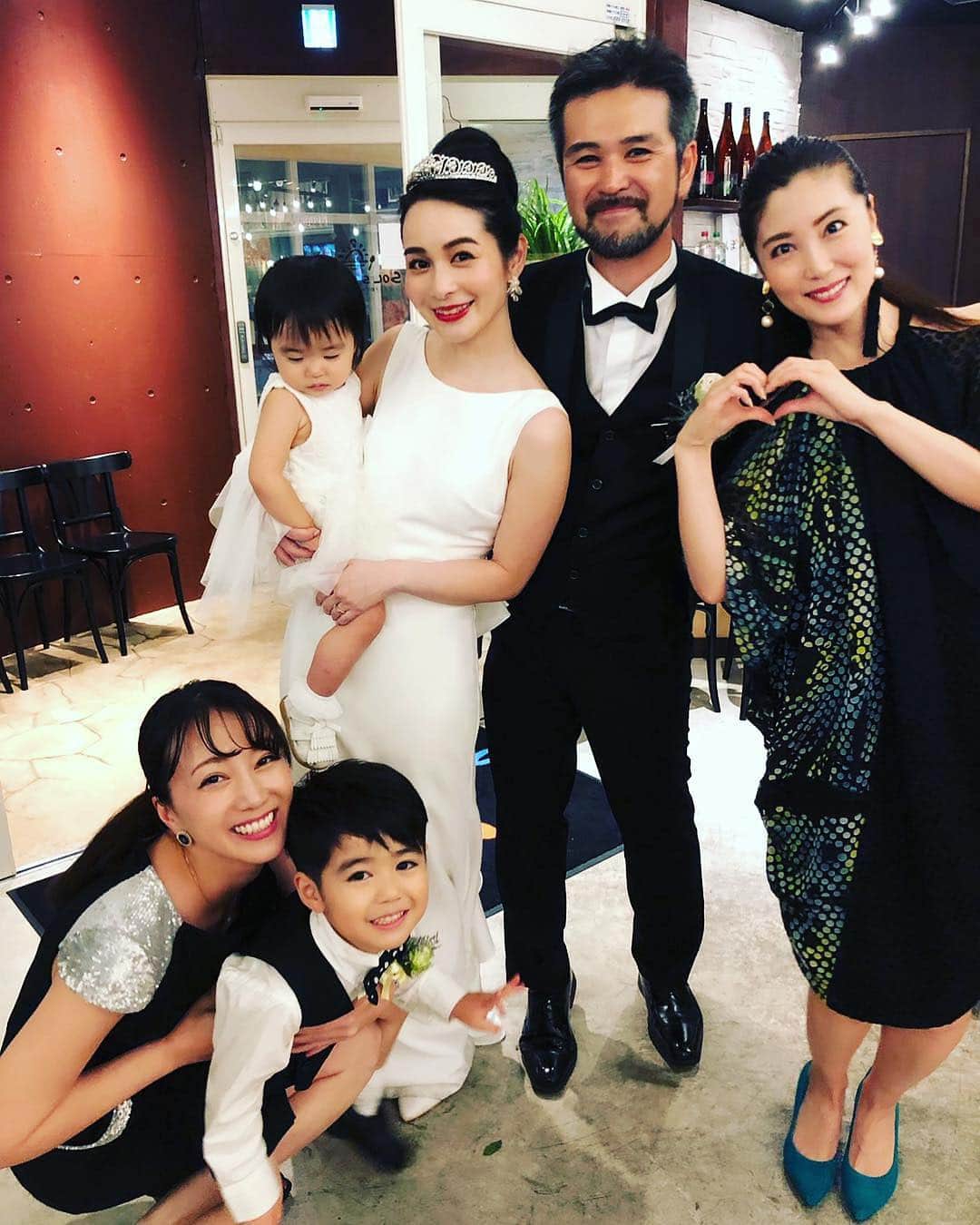 崎山一葉さんのインスタグラム写真 - (崎山一葉Instagram)「美しすぎて、姫がいるー👸 と感激したパーティ💗  愛に溢れたご家族とメンバーでした✨  #okinawa #bridal #partydress」4月24日 17時22分 - kazuha_sakiyama