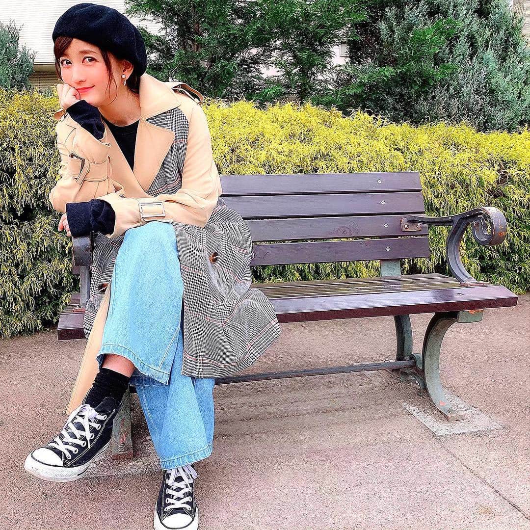 小松彩夏さんのインスタグラム写真 - (小松彩夏Instagram)「どこに着ていってもだいたい褒められるこのトレンチコート @lilyboutique_official だよん♡﻿ ﻿ 今の時期にちょうどいい♪﻿ ﻿ 私は基本的にスニーカーに合わせるけど、ヒールとか綺麗目の靴にも合わせやすいデザイン。﻿ ﻿ お気に入りです☆﻿ ﻿ #韓国 #韓国ファッション #トレンチコート  #チェック #outfit #ootd #💗 #👗 #私服 #ファッション #fashion #follow #instagood #小松彩夏 #502﻿ #コーディネート #アウター #outer #あやカジュアル ﻿#lilyboutique」4月24日 17時37分 - official_ayaka_502