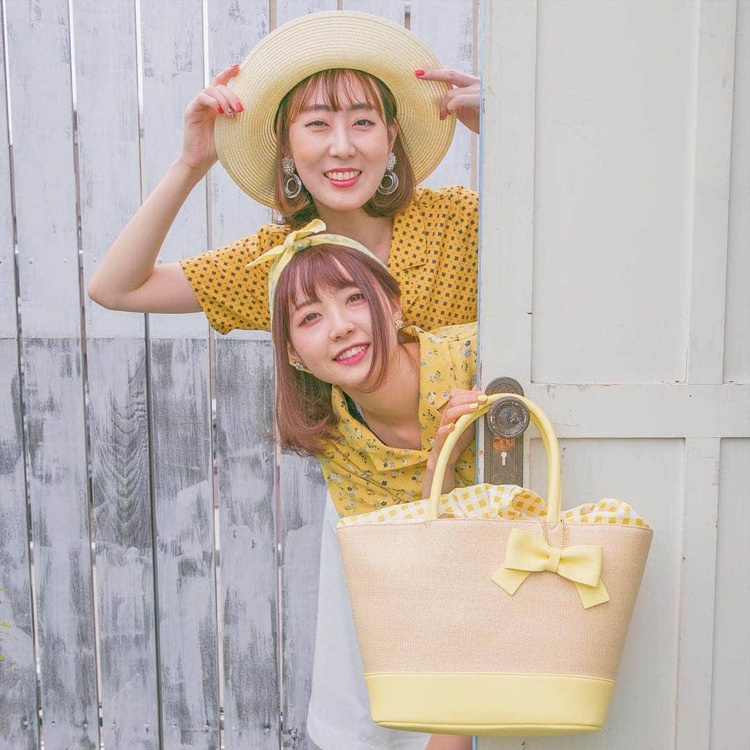 SuperGroupiesのインスタグラム：「🌈#アイドリッシュセブン かごバッグがペアで当たる🌈スパグルプレゼントキャンペーン開催💕⠀⠀⠀⠀⠀ もうすぐゴールデンウィークですね！ ⠀⠀⠀⠀⠀ 当店ではゴールデンウィーク期間中、 「アイドリッシュセブン」とコラボした 可愛いかごバッグ7種をお友達とあなた、 二人にプレゼント🎁するキャンペーンを開催します🙌🏻 ⠀⠀⠀⠀⠀ 下記の詳細をチェックして、 お友達と一緒にバッグを当てよう💓 ﻿ ⠀⠀⠀⠀⠀ ⠀⠀⠀⠀⠀ 応募条件を満たした方の中から抽選で、﻿ 合計14名様（7組）に以下のアイテムをプレゼント🎉﻿ ＝＝＝＝＝＝＝＝＝＝＝＝＝＝＝＝＝＝＝＝＝＝＝﻿ 🎁プレゼント商品🎁﻿ ①和泉一織モデル かごバッグ ②二階堂大和モデル かごバッグ ③和泉三月モデル かごバッグ ④四葉環モデル かごバッグ ⑤逢坂壮五モデル かごバッグ ⑥六弥ナギモデル かごバッグ ⑦七瀬陸モデル かごバッグ 📍それぞれ1組様に2個ずつプレゼントします。 ＝＝＝＝＝＝＝＝＝＝＝＝＝＝＝＝＝＝＝＝＝＝＝﻿ ⠀⠀⠀⠀⠀ この投稿は「⑥六弥ナギモデル かごバッグ」が 1組様に当たる応募用投稿です。 ⠀⠀⠀⠀⠀ 他モデルに応募したい方は 今後の投稿をお待ちください♪ ⠀⠀⠀⠀⠀ もちろん、複数のプレゼントに応募しても大丈夫です🙆‍♀️ ⠀⠀⠀⠀⠀ 🎁キャンペーン期間🎁 4/19（金）〜5/6（火） ⠀⠀⠀⠀⠀ ⠀⠀⠀⠀⠀ 🎁応募方法🎁 カンタン2ステップで応募できます！ ─────────────────────﻿ 1️⃣SuperGroupies 公式アカウント（ @supergroupies ）をフォロー﻿ 2️⃣この投稿のコメント欄に、一緒に「六弥ナギモデル / かごバッグ」をゲットしたい友達(インスタグラムのアカウント)を1人タグ付け﻿ ─────────────────────﻿ 📍1コメントを1エントリーとさせて頂きますので、お互いタグ付けし合うとさらに当選率がアップ！ 📍お一人で違うお友達をたくさんタグ付けするのもOKです！ 📍タグ付けするお友達が当店のアカウントをフォローする必要はございません。 ⠀⠀⠀⠀⠀ ⠀⠀⠀⠀⠀ これからの季節はもちろん  #ナナライ でも大活躍しそうなかごバッグ🌈 お友達とおそろしてお出かけしてみませんか👭✨ ⠀⠀⠀⠀⠀ この写真のぴかちゃんとへいりんみたいに おそろコーデで夏のイベントを楽しむのもおすすめです😉 ⠀⠀⠀⠀⠀ 応募期間は5月6日（月・祝）まで！﻿ ⠀⠀⠀⠀⠀ たくさんのご応募お待ちしております👏﻿ ⠀⠀⠀⠀⠀ ⠀⠀⠀⠀⠀ ご質問等ございましたらコメント欄にて承ります🎀﻿ ⠀⠀⠀⠀⠀ ⠀⠀⠀⠀⠀ 【注意事項】 📍当選者には5月31日(金)までに当店のアカウントからDMをお送りします。尚、当選連絡は代表者（コメントした方）のみになります。 📍プレゼントの発送は代表者とお友達、まとめての発送もしくは別々の発送がお選びいただけます。 📍当選商品の発送は日本国内に限らせていただきます。﻿ 📍当選した方はこちらのアカウント・ライブ配信にて紹介させていただく場合がございますので、予めご了承ください。﻿ ⠀⠀⠀⠀⠀ ⠀⠀⠀⠀⠀ #supergroupies #anime #japaneseanime #スーパーグルーピーズ #アニメ #アニメコラボ #コラボグッズ #ファッションにアニメを #アニメグッズ #アイナナ #idolish7 #i7 #プレゼントキャンペーン #六弥ナギ #nagirokuya #かごバッグ #かごバッグコーデ #イエローコーデ #双子コーデ #おそろコーデ #リンクコーデ #twinlook #트윈룩 #시밀러룩」