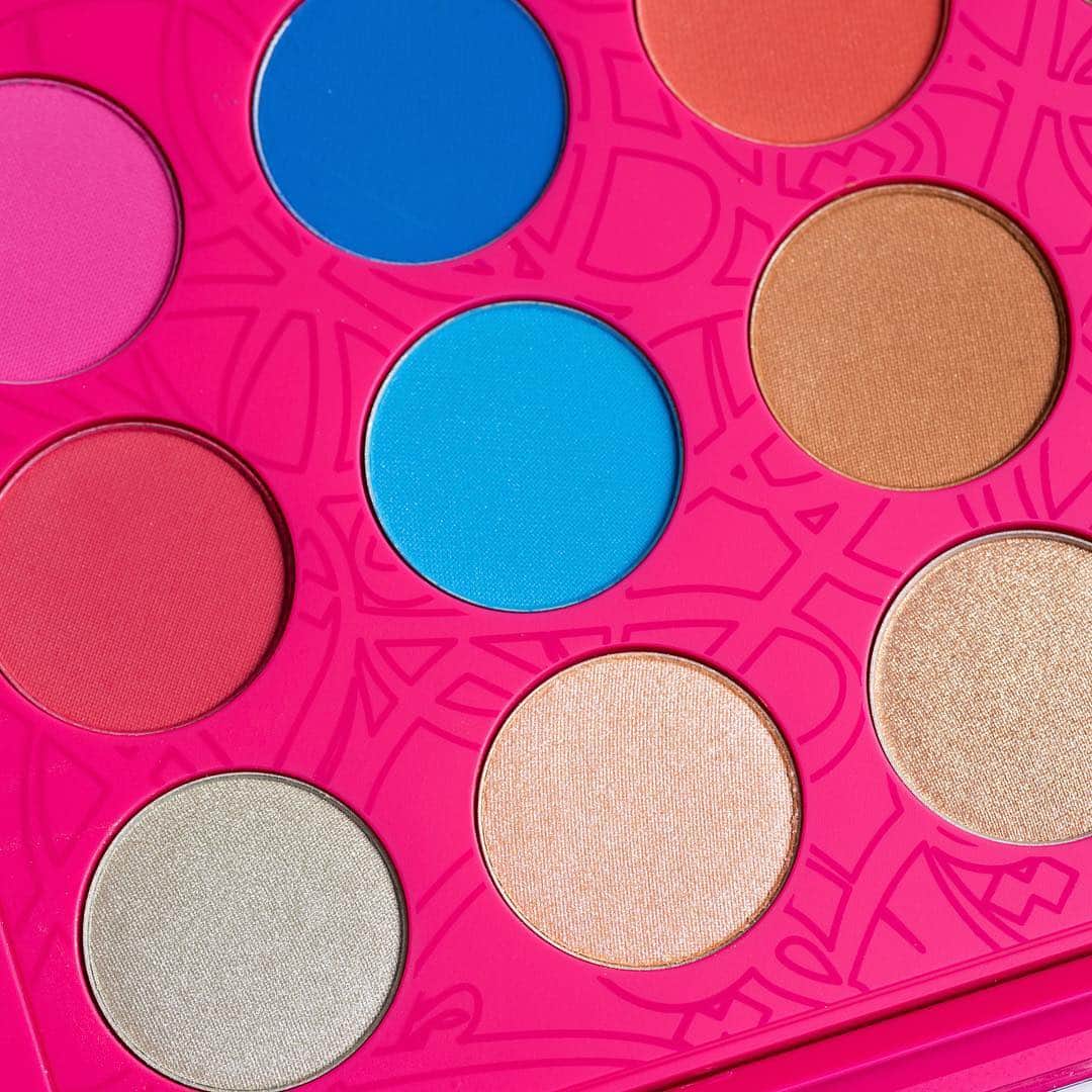 M∙A∙C Cosmetics Japanのインスタグラム：「⠀ M·A·Cエル シードの限定アイシャドウパレットで あなたの世界を思うままに色づけて🎨 #MACXeLSeed #MACXエルシード ⠀ *全国 4/26発売 (公式オンラインショップ発売中) ⠀ ⠀ DESIGN: M·A·C ARTIST RINO KASAI @rino416⠀@macprotokyo PHOTO: @takaki_iwata ⠀ ⠀ ⠀ ⠀ ⠀ ⠀ #MACCosmeticsJapan #MACコスメ #MACCosmetics #MyArtistCommunityJP  #MACArtistChallenge  #MAC #コスメ  #MACアイメイク #MACアイシャドウ #アイシャドウ #アイシャドウパレット #パレット #フェイスパウダー #限定 #コラボ #アーティスト」