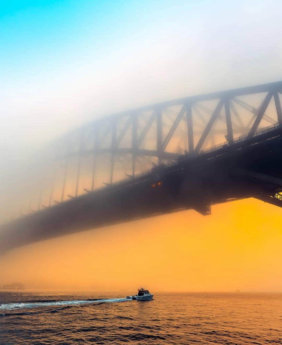 Canon Photographyさんのインスタグラム写真 - (Canon PhotographyInstagram)「Foggy sunrise in Sydney captured beautifully by @theinkedshooter  Sydney #Sydney」4月24日 18時13分 - cpcollectives