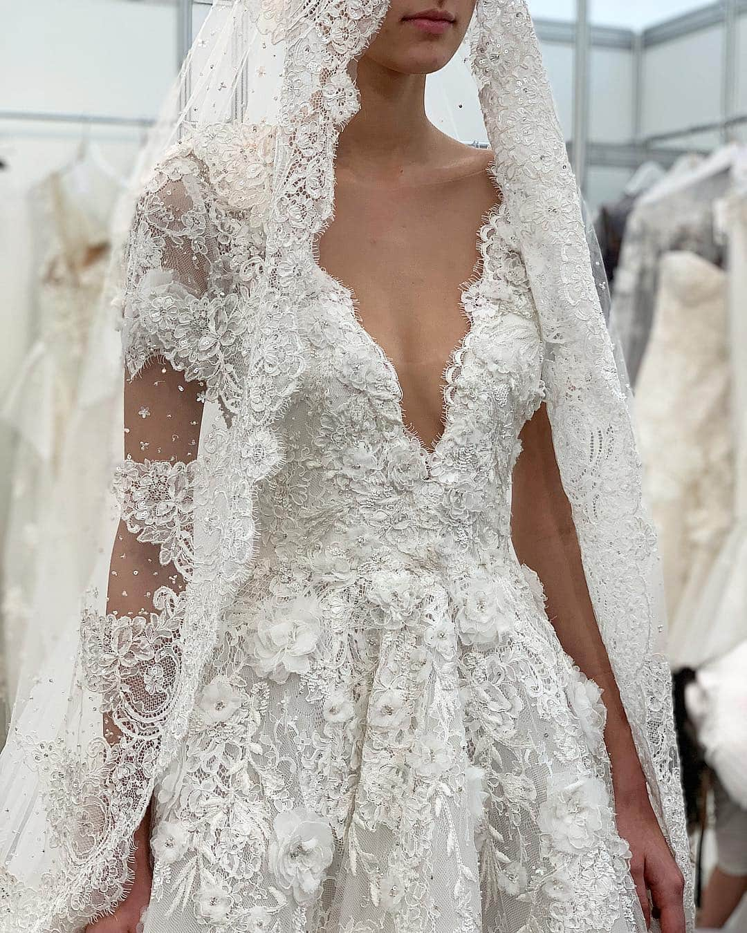 Marchesaさんのインスタグラム写真 - (MarchesaInstagram)「The Spring/Summer 2020 Marchesa Bridal collection will debut tonight at Valmont Barcelona Bridal Fashion Week! #marchesa #marchesabridal #vbbfw #bridal #bridalwear」4月24日 18時21分 - marchesafashion