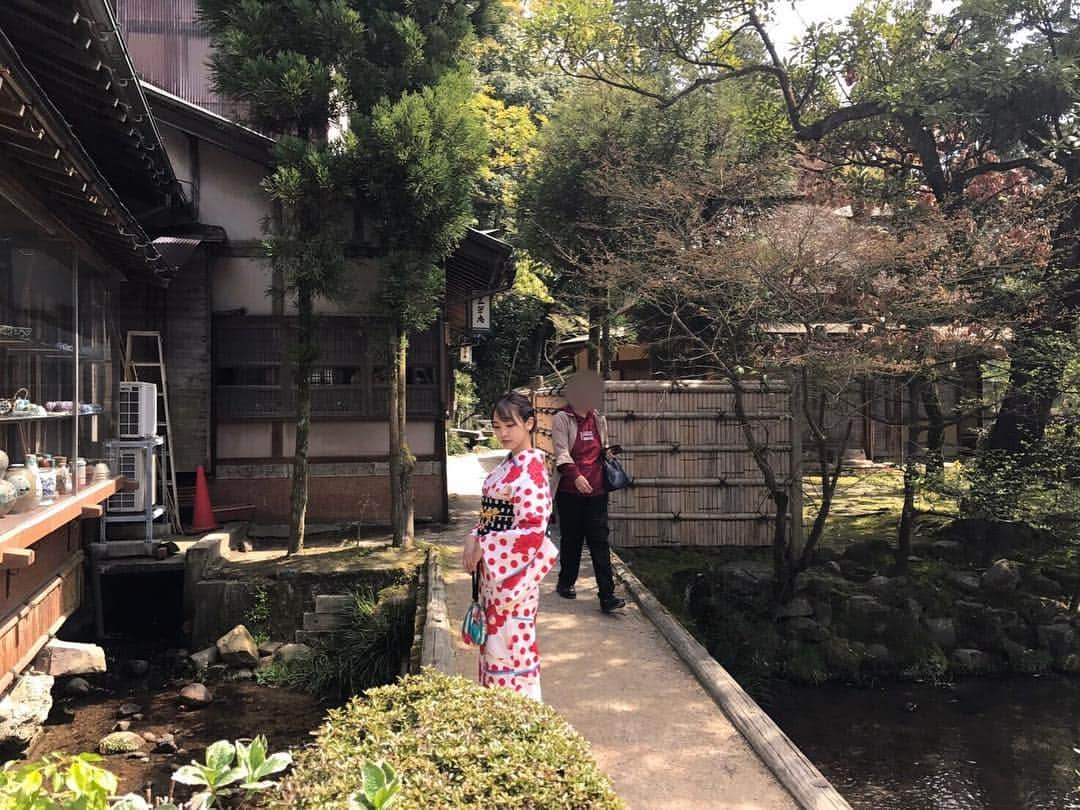 飯窪春菜さんのインスタグラム写真 - (飯窪春菜Instagram)「兼六園へ🌸 あかりさんでお着物を借りました👏🏻 #石川県  #旅行  #金沢  #兼六園  #着物 #はるなの毎日  #飯窪ってる」4月24日 18時29分 - harunaiikubo_official