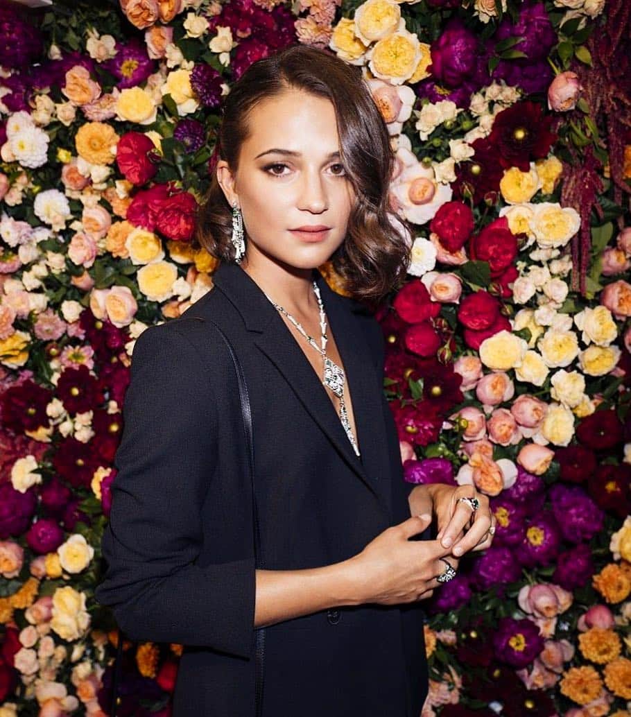 アリシア・ヴィキャンデルのインスタグラム：「🌸🌼🌺」