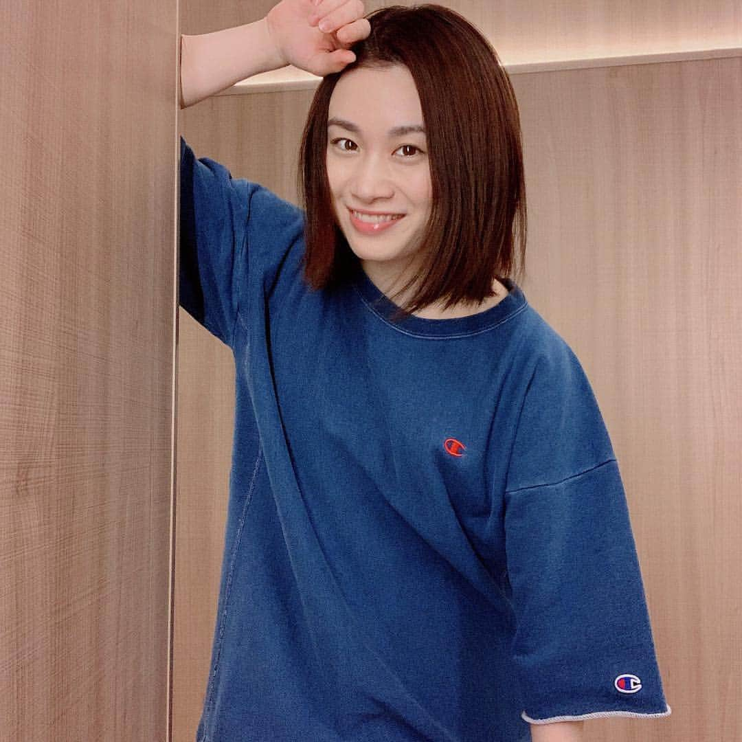 鈴木芳奈さんのインスタグラム写真 - (鈴木芳奈Instagram)「今日は比較的のんびりです でも、比較的。笑 最近 #chanpion ハマってます ナチュラルメイクにカジュアルに。 ☺︎☺︎ ライブ迫ってきております。 わぁぁぁドキドキするなぁ たのしみだなぁぁぁ☺︎✨」4月24日 18時36分 - tachibana_kanna