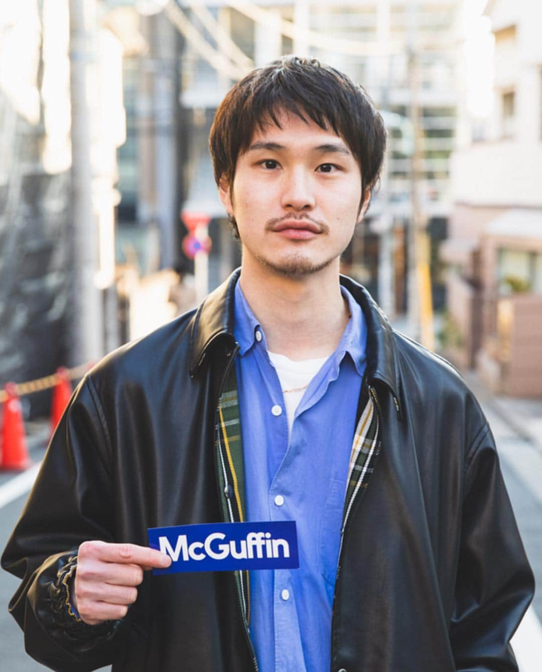 McGuffinさんのインスタグラム写真 - (McGuffinInstagram)「ㅤㅤㅤㅤㅤㅤㅤㅤㅤㅤㅤㅤㅤ ㅤㅤㅤㅤㅤㅤㅤㅤㅤㅤㅤㅤㅤ  永嶋創太 エディター・ライター/ 28 @sota_ngsm  ㅤㅤㅤㅤㅤㅤㅤㅤㅤㅤㅤㅤㅤ ㅤㅤㅤㅤㅤㅤㅤㅤㅤㅤㅤㅤㅤ  アウター：「EFILEVOL(エフィレボル)」 @efilevol  インナー：「COMOLI(コモリ)」 パンツ:「Dickies(ディッキーズ)」 @dickies_jp  シューズ：「Clarks(クラークス)」 @clarksshoes  ㅤㅤㅤㅤㅤㅤㅤㅤㅤㅤㅤㅤㅤ ㅤㅤㅤㅤㅤㅤㅤㅤㅤㅤㅤㅤㅤ  POINT：「スパイク・ジョーンズみたいな、肩の力は抜いても常に品のある人がカッコイイと思います」。男前でルードな印象を与えつつ、品も損なわない秀逸な着こなし。最近はレザーのワラビーがお気に入りだそう  ㅤㅤㅤㅤㅤㅤㅤㅤㅤㅤㅤㅤㅤ 📸 Hisanori Suzuki」4月24日 18時58分 - mcguffin_official