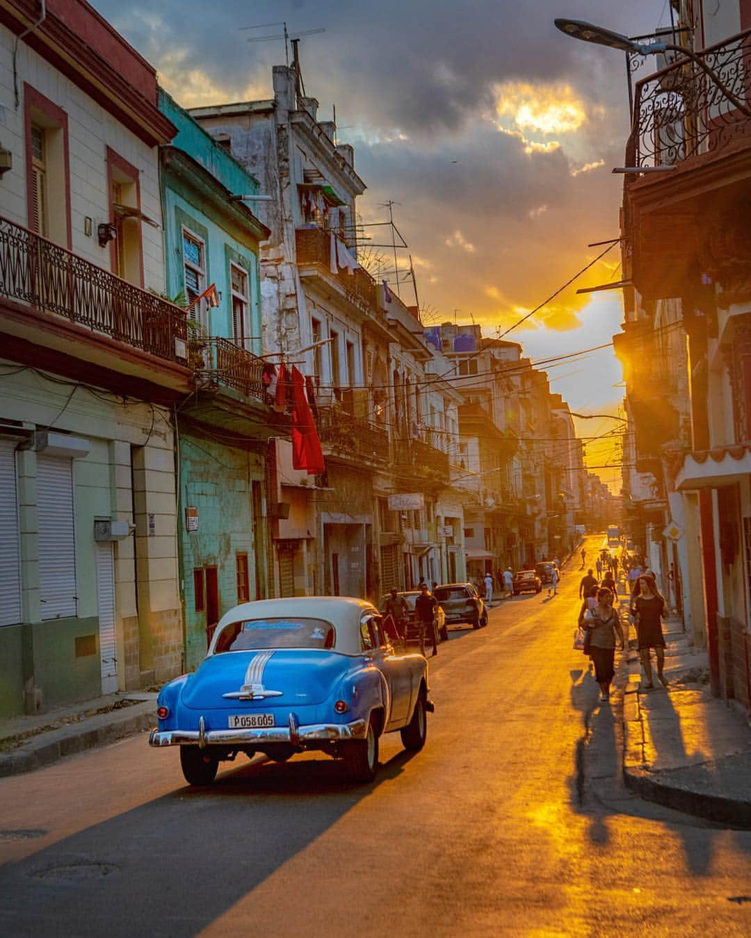 Awesome Wonderful Natureさんのインスタグラム写真 - (Awesome Wonderful NatureInstagram)「Old Havana, Cuba🇨🇺 Photos by @kyrenian  #fantastic_earth」4月24日 19時02分 - fantastic_earth