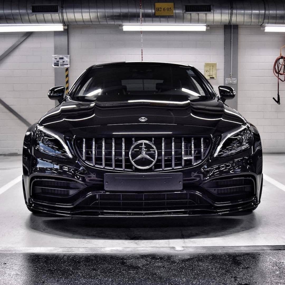 Mercedes AMGさんのインスタグラム写真 - (Mercedes AMGInstagram)「[Fuel consumption combined: 10.1 l/100km | CO2 emissions combined: 230 g/km]  If you happen to lock eyes with the Mercedes-AMG C 63 S Coupé you'll quickly realize its difficult to look away! 😍  Photo: @mbkundencenter  #MercedesAMG #DrivingPerformance #C63」4月24日 19時05分 - mercedesamg