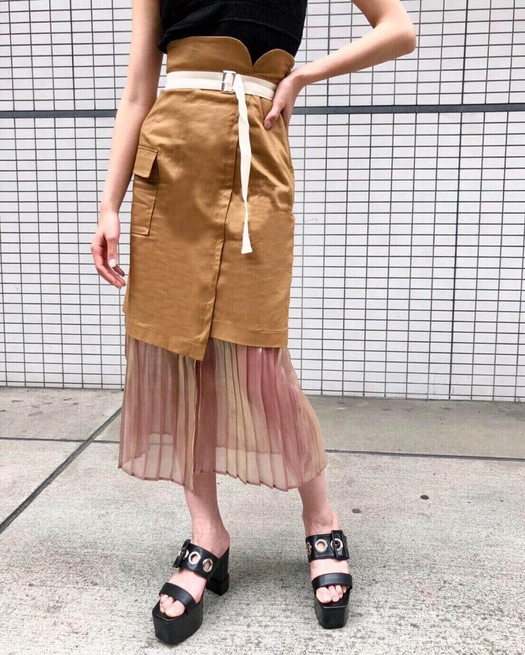 MURUAさんのインスタグラム写真 - (MURUAInstagram)「✔️NEW ARRIVAL ㅤㅤㅤ #レースドッキングニットタンク ¥4,900(+tax) CML.GRN.WHT.BLK #ヘムシアープリーツラップスカート ¥7,400(+tax) KHA.BRN.BLK 発売中 ㅤㅤㅤ @murua_akane coordinate.(168cm) #murua#murua2019ss #item#fashion#recommend#coordinate#style#mode#casual#murua_snap#168cm」4月24日 19時07分 - murua_by_staff