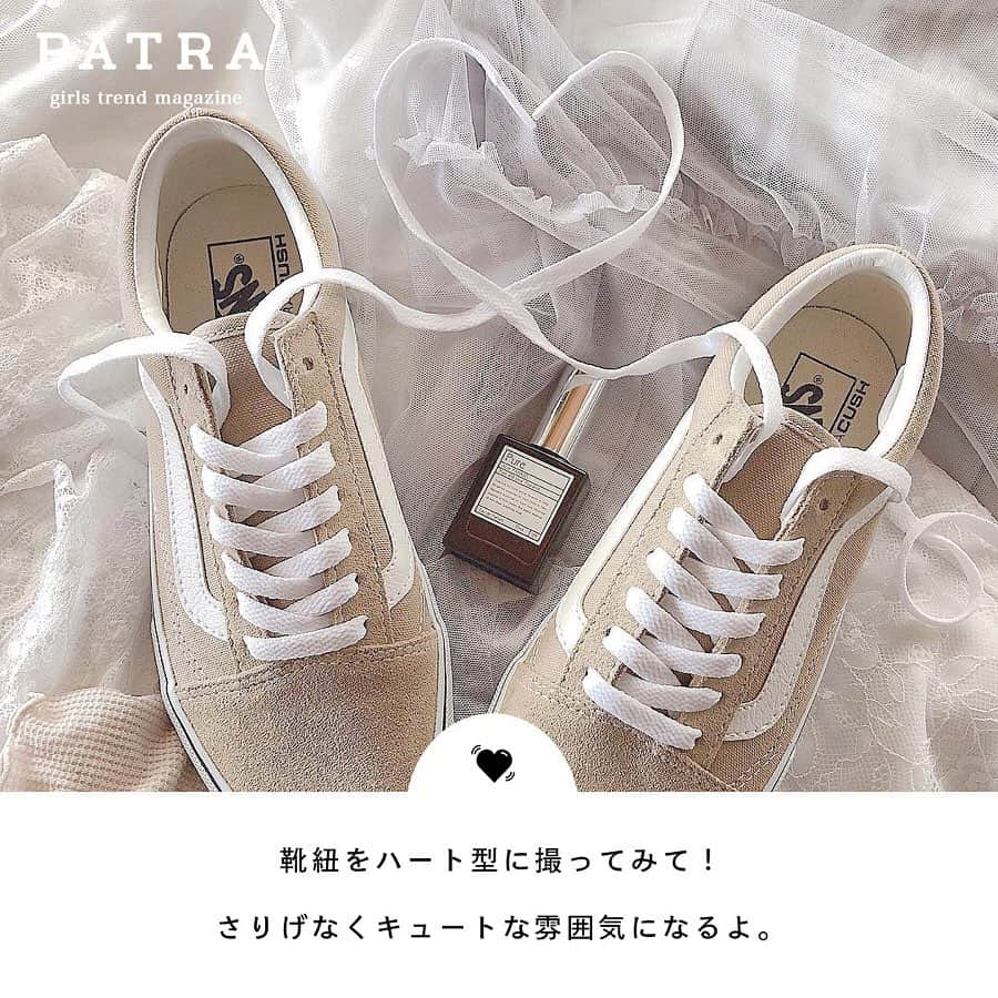 PATRA magazineさんのインスタグラム写真 - (PATRA magazineInstagram)「4/24♡スワイプしてね👉「おNEWのスニーカー撮り方講座」 . 買ったばかりのお気入りスニーカー、どうせならオシャレに撮ってインスタにアップしたい♡今回はオシャレなスニーカーの撮り方を、紹介するよ。 . Thank you 🌹 @miho_coxx / @mona_527 @srrr_117 / @mo_e_om @_____sarang / @yk.th @yu8_22k . 今女の子の中で流行っているコトやITEMがあればPATRAをタグ付けして教えてね❤︎ 皆さんのすてきな投稿をぜひ紹介させてください！ . . #PATRA #お洒落さんと繋がりたい #おしゃれさんと繋がりたい #シューズ #スニーカー #ナイキ #足元 #トレンド #置き画 #足元倶楽部」4月24日 19時10分 - patra__jp