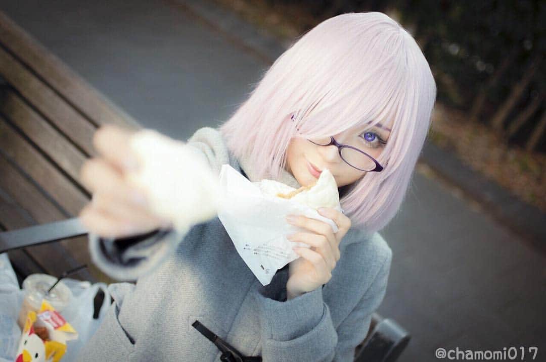 のインスタグラム：「平成最後の水曜日ランチ🍢 何を食べましたか❓🧐 https://twitter.com/chamomi017/status/1120891052997484545?s=21 #fgocosplay #fgocosplayer #fgocos #cosplay #コスプレイヤー自画撮り部 #コスプレ #コスプレイヤー #コスプレ好き #cosplaygirl #cosplaygirls #cosplaymodel #cosplaymakeup #cosplaying #cosplayer #cosplaylife #costume #subculture #mash #マシュ」