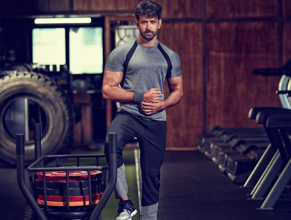 リティク・ローシャンさんのインスタグラム写真 - (リティク・ローシャンInstagram)「Here is HRX makin me look good. . #keepgoing #bethebestversionofyourself #defeatdefeat #nevergiveup #HRX @hrxbrand」4月24日 19時17分 - hrithikroshan