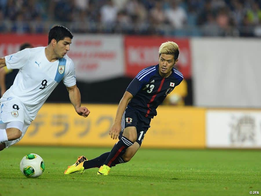 日本サッカー協会さんのインスタグラム写真 - (日本サッカー協会Instagram)「キリンチャレンジカップ2019（6/9＠ひとめぼれスタジアム宮城)vs #エルサルバドル 🇸🇻 ✅チケット販売中！ 👉チケット情報は JFA.jpへ ・ 日本代表戦＠宮城をプレイバック！ 前回宮城スタジアムで行われた試合は、フォルラン・スアレスらを擁する強豪ウルグアイとのキリンチャレンジカップ。 ・ 📅2013.08.14 📍宮城スタジアム キリンチャレンジカップ2013 日本 2-4 ウルグアイ ⚽ 54'香川真司 72'本田圭佑 ・ [監督] アルベルト・ザッケローニ ・ [出場選手] #川島永嗣 （スタンダール・リエージュ） #内田篤人 （FCシャルケ04）→83'#駒野友一 （ジュビロ磐田） #今野泰幸 （ガンバ大阪） #酒井高徳 （VfBシュツットガルト） #吉田麻也 （サウサンプトン）→56'#伊野波雅彦 （ジュビロ磐田） #遠藤保仁 （ガンバ大阪） #長谷部誠 （VfLヴォルフスブルク）→75'#山口螢 （セレッソ大阪） #本田圭佑 （CSKAモスクワ） #岡崎慎司 （1.FSVマインツ05） #香川真司 （マンチェスター・ユナイテッド） #柿谷曜一朗 （セレッソ大阪）→64'#豊田陽平 （サガン鳥栖） ・ [控え選手] #西川周作 （サンフレッチェ広島）#権田修一 （FC東京）#長友佑都 （インテル・ミラノ）#森重真人 （FC東京）#青山敏弘 （サンフレッチェ広島）#高橋秀人 （FC東京）#清武弘嗣 （1.FCニュルンベルク）#工藤壮人 （柏レイソル） ・ #jfa #daihyo  #SAMURAIBLUE」4月24日 19時24分 - japanfootballassociation