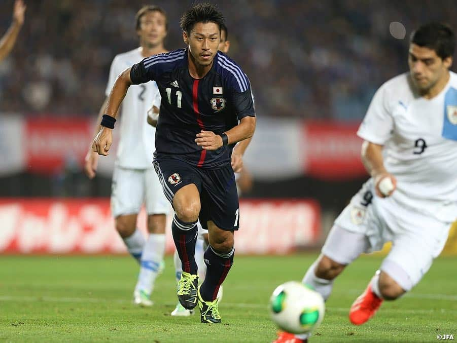 日本サッカー協会さんのインスタグラム写真 - (日本サッカー協会Instagram)「キリンチャレンジカップ2019（6/9＠ひとめぼれスタジアム宮城)vs #エルサルバドル 🇸🇻 ✅チケット販売中！ 👉チケット情報は JFA.jpへ ・ 日本代表戦＠宮城をプレイバック！ 前回宮城スタジアムで行われた試合は、フォルラン・スアレスらを擁する強豪ウルグアイとのキリンチャレンジカップ。 ・ 📅2013.08.14 📍宮城スタジアム キリンチャレンジカップ2013 日本 2-4 ウルグアイ ⚽ 54'香川真司 72'本田圭佑 ・ [監督] アルベルト・ザッケローニ ・ [出場選手] #川島永嗣 （スタンダール・リエージュ） #内田篤人 （FCシャルケ04）→83'#駒野友一 （ジュビロ磐田） #今野泰幸 （ガンバ大阪） #酒井高徳 （VfBシュツットガルト） #吉田麻也 （サウサンプトン）→56'#伊野波雅彦 （ジュビロ磐田） #遠藤保仁 （ガンバ大阪） #長谷部誠 （VfLヴォルフスブルク）→75'#山口螢 （セレッソ大阪） #本田圭佑 （CSKAモスクワ） #岡崎慎司 （1.FSVマインツ05） #香川真司 （マンチェスター・ユナイテッド） #柿谷曜一朗 （セレッソ大阪）→64'#豊田陽平 （サガン鳥栖） ・ [控え選手] #西川周作 （サンフレッチェ広島）#権田修一 （FC東京）#長友佑都 （インテル・ミラノ）#森重真人 （FC東京）#青山敏弘 （サンフレッチェ広島）#高橋秀人 （FC東京）#清武弘嗣 （1.FCニュルンベルク）#工藤壮人 （柏レイソル） ・ #jfa #daihyo  #SAMURAIBLUE」4月24日 19時24分 - japanfootballassociation