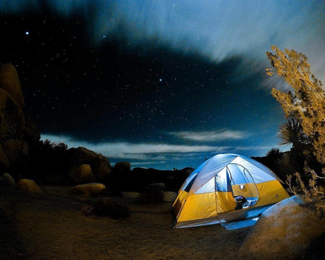 goproさんのインスタグラム写真 - (goproInstagram)「Photo of the Day: Sleeping under the stars in #JoshuaTree National Park with @lumberjack_nick. 🏕 • Submit your #NationalPark photos + videos to gopro.com/awards for the opportunity to receive an Annual Park Pass + a #GoProHERO7 Black. • • • #GoPro #TripOn #NationalParkWeek #NationalPark #Camping #SpringBreak」4月24日 19時25分 - gopro