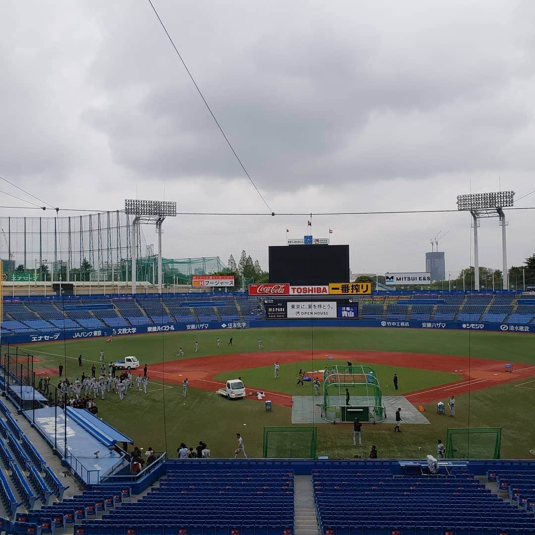 梅田陽子さんのインスタグラム写真 - (梅田陽子Instagram)「BSフジのプロ野球中継中、今シーズン生コマーシャルを担当させていただくことになり、今回初回お迎えしたのは富山常備薬の薄井社長。スポーツ中継に生コマ挟むのは斬新で新たな取組。昔一緒に仕事させていただいたスタッフさんとの再会あり、いろいろな繋がりに感謝。  #プロ野球#中継#神宮球場#ヤクルト戦#巨人戦#生コマーシャル#富山常備薬#薄井社長#ありがとうございます#衣装#rivedroite#アナウンサー#キャスター#梅田陽子」4月24日 19時33分 - yokoumeda