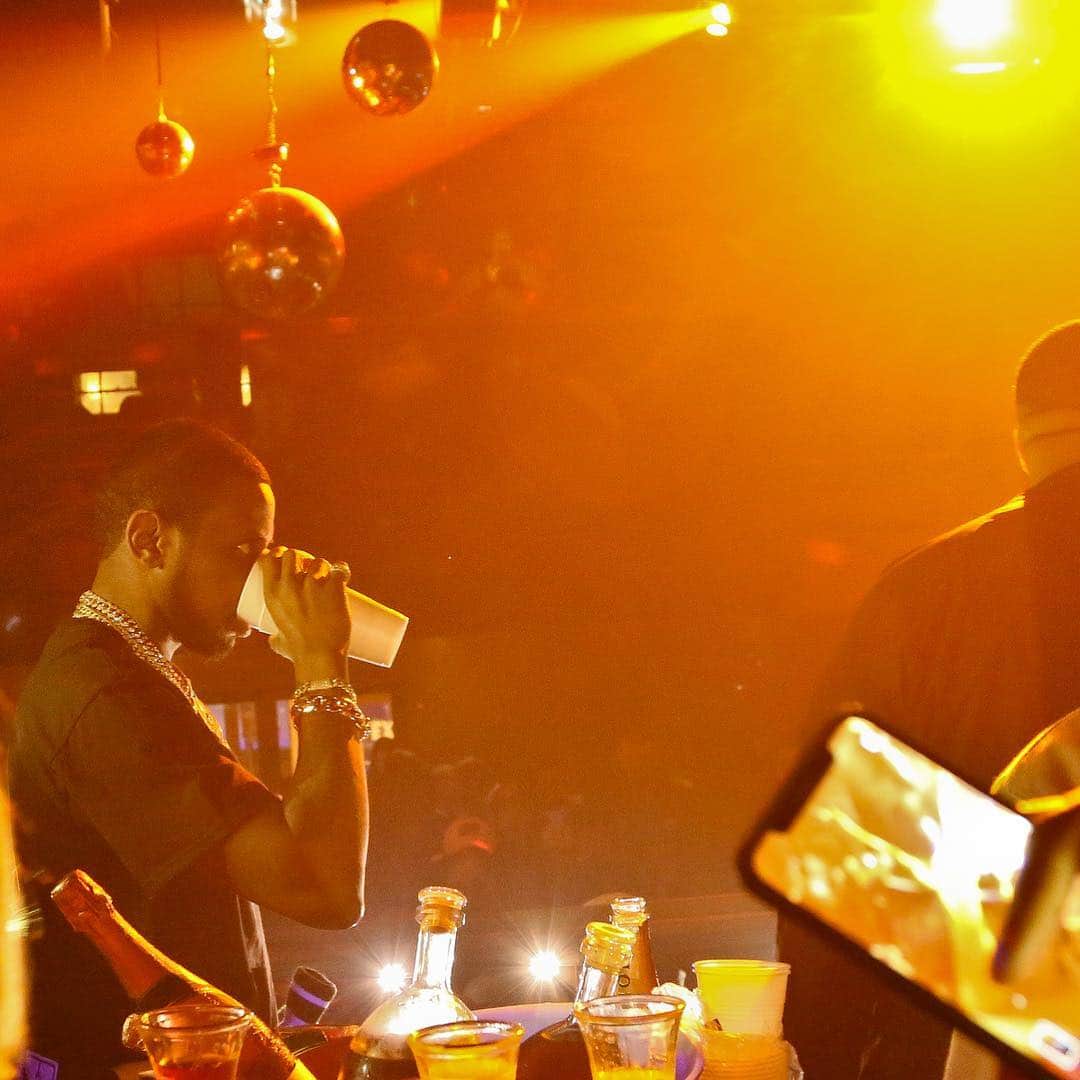 ファボラスのインスタグラム：「Sun don’t shine forever.. So as long as its here than we mines well shine together! [shot by @i_am_goodknews]  #Tropix #RochesterNY」