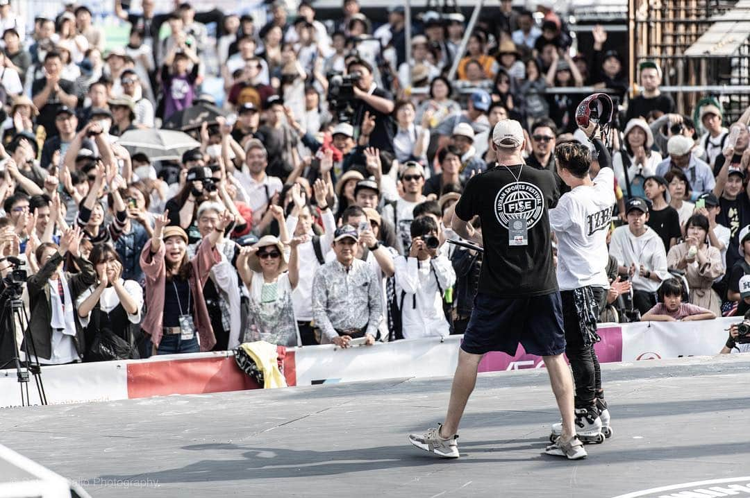 安床武士さんのインスタグラム写真 - (安床武士Instagram)「A lot of great moments in @fiseworld HIROSHIMA✨ Thank you!! 20年以上滑っていて忘れられない瞬間ってありますが、今回の広島もその1つになりました。 足首日に日に良くなってます👍来週中に滑りたい！ 📷 @satoshi_saijo_photography . #fisehiroshima #fise #moments #hiroshima #広島 #satoshisaijophotography #takeshiyasutoko #安床武士 #LZBN #妹と母ががっつり写ってます #お気に入りの1枚」4月24日 19時53分 - takeshiyasutoko