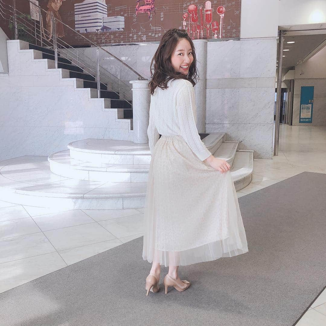 原直子さんのインスタグラム写真 - (原直子Instagram)「2019.4.22 #アサデス  よーくみるとヒョウ柄なんです。 お洋服も、お洋服以外も、さりげなさって素敵です。  #ハニーズ #honeys #ヒョウ柄スカート #淡色コーデ」4月24日 20時05分 - naoko_15_hara