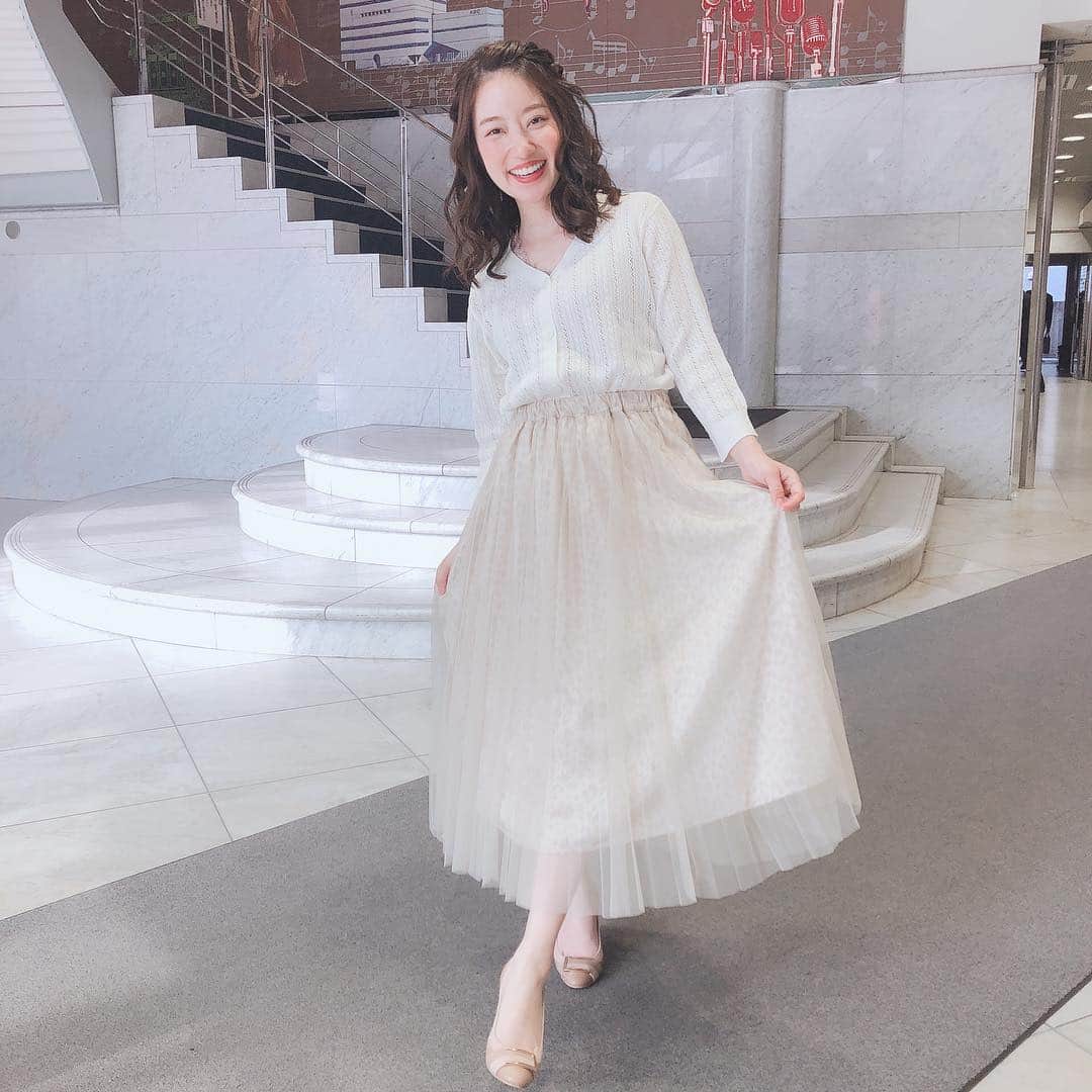 原直子さんのインスタグラム写真 - (原直子Instagram)「2019.4.22 #アサデス  よーくみるとヒョウ柄なんです。 お洋服も、お洋服以外も、さりげなさって素敵です。  #ハニーズ #honeys #ヒョウ柄スカート #淡色コーデ」4月24日 20時05分 - naoko_15_hara