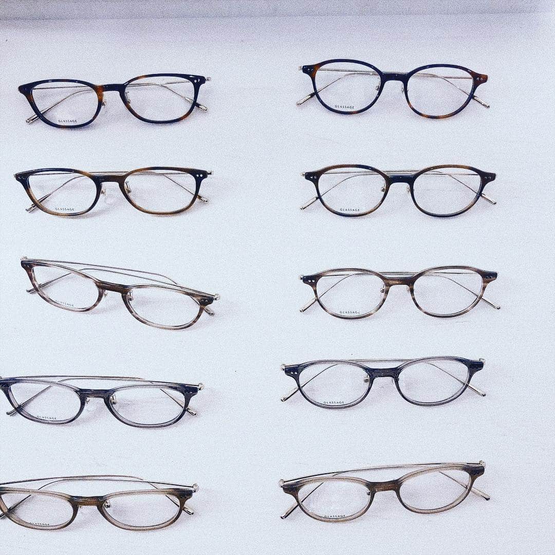 広瀬未花さんのインスタグラム写真 - (広瀬未花Instagram)「コスメを選ぶようにメガネを選び、 メイクをするようにメガネを纏う  そんなコンセプトのもと誕生した 女性のためのメガネブランド “GLASSAGE”のレセプションにお招き頂きました👓🕶❤️ ・ ・ 実はこちらのブランドでは、 独自のメゾットに基づいて自分に似合う特別な一本が見つかるの♪ ・ バリエーションもかなり豊富で、 トレンドから個性的なデザインまで幅広く揃えているの。 メガネの聖地である福井県鯖江市で丁寧に作り上げられているのも 嬉しいですね❤︎ ・ キャットアイに続くNew oneはラウンドのサングラスに決めました❤︎ 一緒にいったユタカも同じものをチョイス(๑˃̵ᴗ˂̵) 最近の二人はお揃いがたくさん笑✨twinsできるレベル❤️ 届くの楽しみだな❤︎ ・  気になる方は、是非遊びにいってみてね！ ・ ・ グラッサージュ ル・プルミエール・マガザン 西武池袋本店3階 ・ ・ #GLASSAGE#グラッサージュ #eyewear#glasses #メガネ#眼鏡」4月24日 20時03分 - micahirose