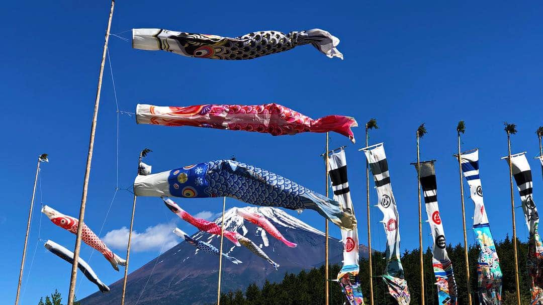 phantastic420のインスタグラム：「. 🤩🤩“Shizuoka” prefecture in Japan is a place where you can see the most “phantastic” Mt. Fuji🗻 in the world.🤩 #富士山 #mtfuji 😇😇😇😇😇😇😇🗻😇😇 Thanks @next_fuji #nextfuji @jalan_net #jalan_ao @visit.tokai @shizuoka_kankou #静岡dc #富士市 #photois #50000人の写真展 #日本の風景 #東京 @fujifilm_photois #こどもの日 🎏」