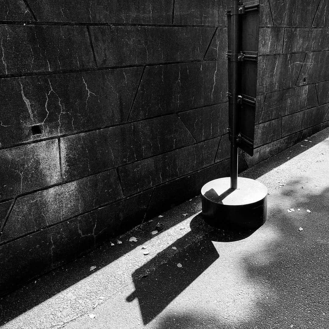 naotakeのインスタグラム：「かんばん - A sign / iPhone XR + Snapseed, 20190425 . . おにぎりに使う、ふりかけを購入。明太子、ちりめんじゃこ、ゆず胡椒の3種類がお気に入り。 . . #royalsnappingartists #infamous_family #rsa_main #infinity_photo_cult #2_fineart #jp_gallery #jp_gallery_bnw #trb_bnw #wp_bnw  #bnw_life #bnwlife_member #bnw_life_shots #bnw_captures #world_bnw #top_bnw #team_jp_ #team_jp_モノクロ #ig_energy_bw #ig_nihon #streetphotographybnw #igersjp #blackandwhite #bnw #bnwphoto #monochrome #bw #bnwphotography #ShotOniPhone #shotoniphoneXR」