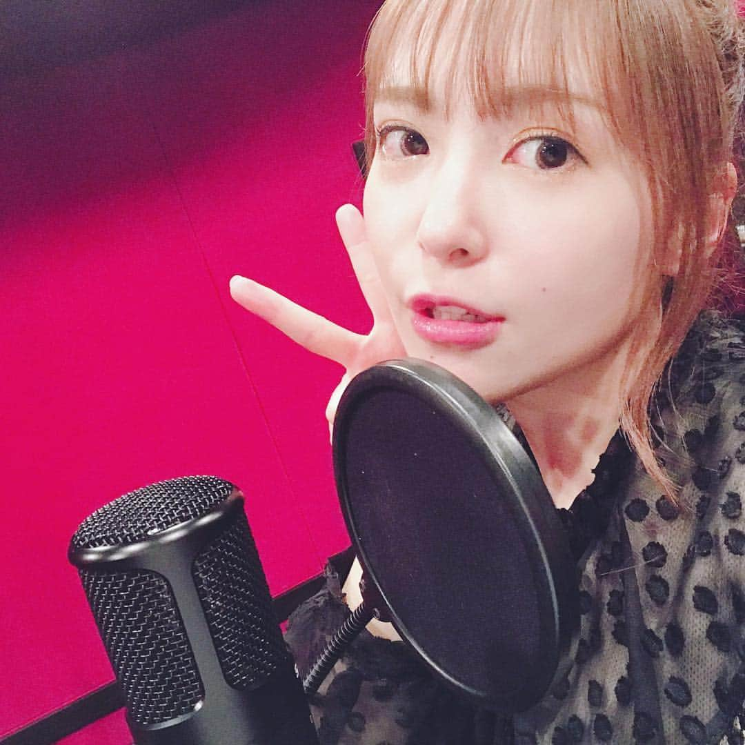 黒崎真音さんのインスタグラム写真 - (黒崎真音Instagram)「RECでしたー！  燃え尽きた🔥  I did a recording today. I sang all my best.  #黒崎真音 #recording #REC #Belovedone #album #newalbum」4月24日 20時39分 - maonkurosaki922