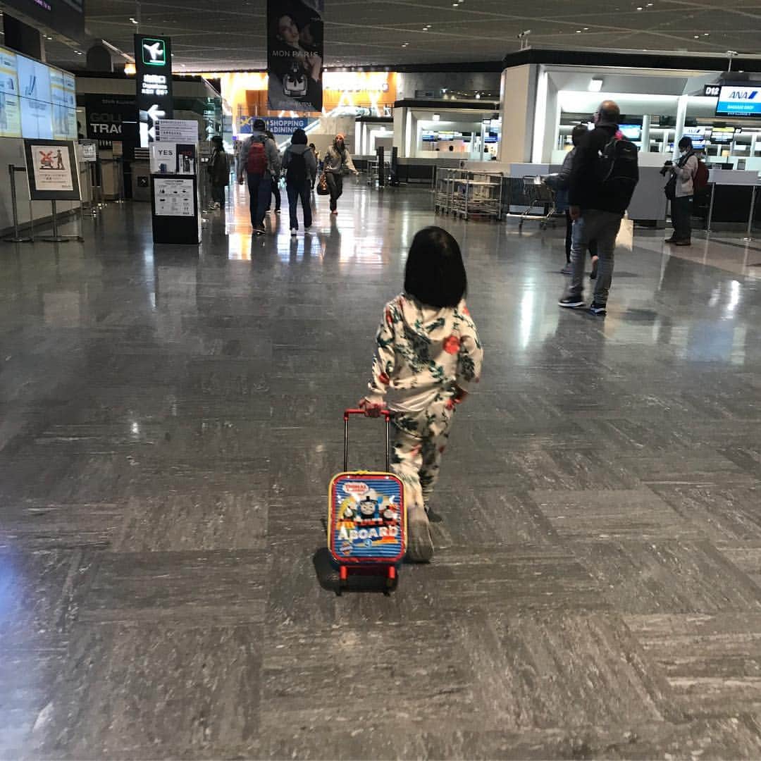 栗原友さんのインスタグラム写真 - (栗原友Instagram)「子連れで出張行ってきます。」4月24日 20時46分 - kuri__tomo