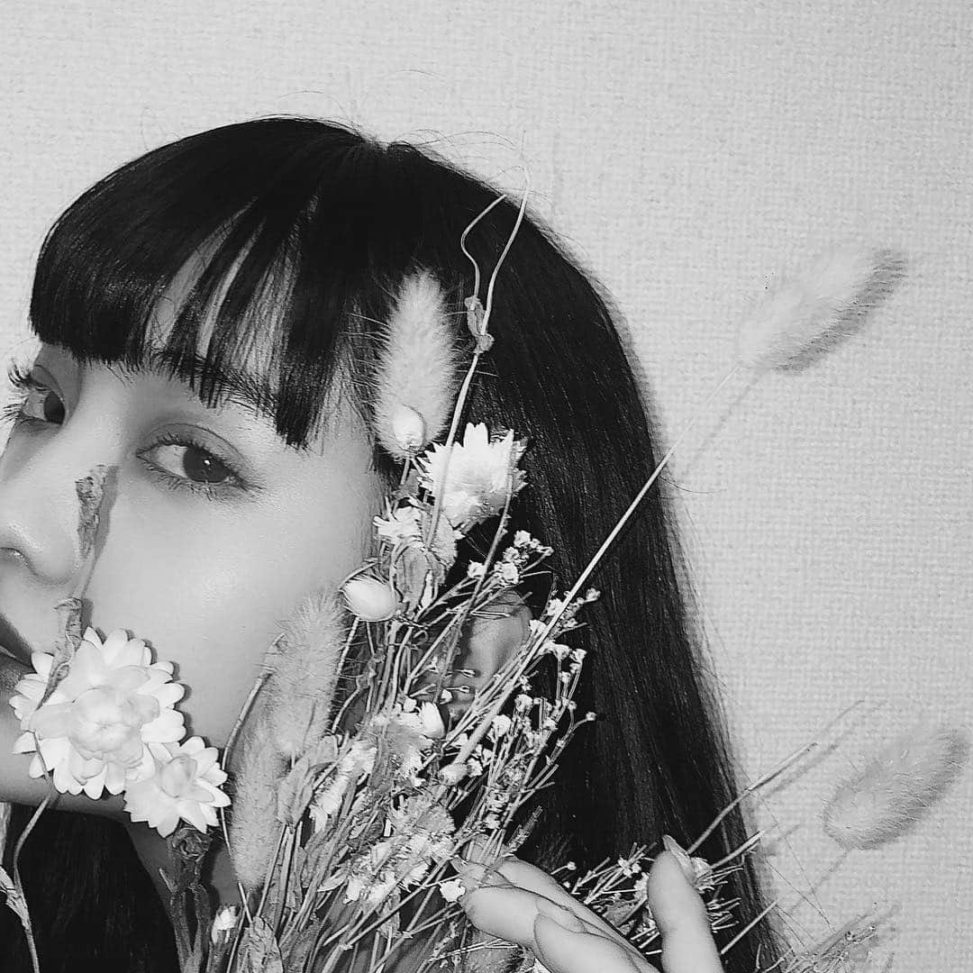 北澤舞悠（まゆちる）のインスタグラム：「モノクロ」