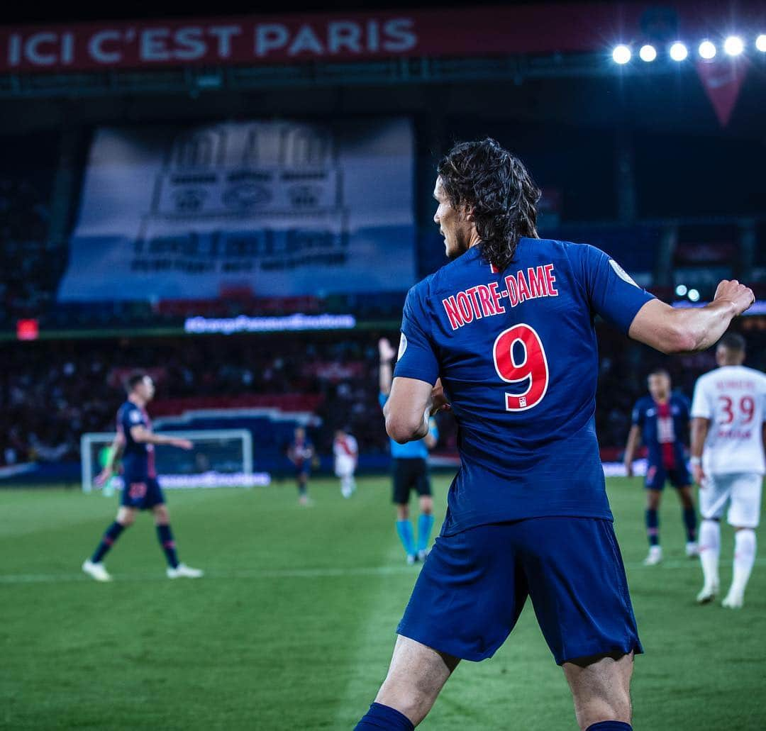 パリ・サンジェルマンFCさんのインスタグラム写真 - (パリ・サンジェルマンFCInstagram)「❤️💙 @cavaniofficial21 . 📸 Julien Scussel . #CavanixPSG #CHAMPI8NS #ICICESTPARIS #AllezParis #PSG #ParisSaintGermain #Paris #Football」4月24日 20時52分 - psg