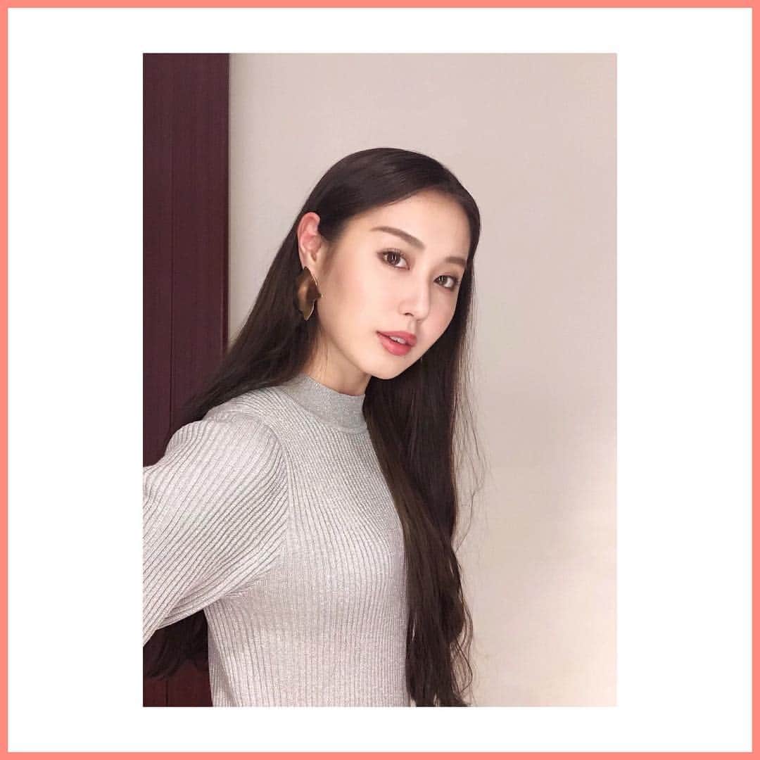 八尋莉那のインスタグラム：「今日鳥山先生の美顔ボイトレレッスン受けて来たからお顔がすっきりしています🎊わーい✌🏻 美顔ボイトレは普段からやっているけど、わたしは自分に甘いタイプだから今日みたいにレッスンで追い込まれるといつもより効果を感じるんだなぁ笑  一緒に受けたマネージャーさんも笑顔が素敵になってて嬉しかった💓 ほかの受講者の方々も帰る頃には別人のように表情も声も心も明るくなってて、改めて鳥山さんの美顔ボイトレって、凄いんだなー、鳥山先生って凄い人なんだなぁと思いました✨ ・ #美顔ボイトレ #鳥山真翔 @toriyamamanato ・ #小顔#美容#美顔#美しく#ビューティー#me#selfie#팔로우#팔로미#데일리#일상#我#follow#followme#instagood#instagram#可爱的#japanese#japanesegirl#model」