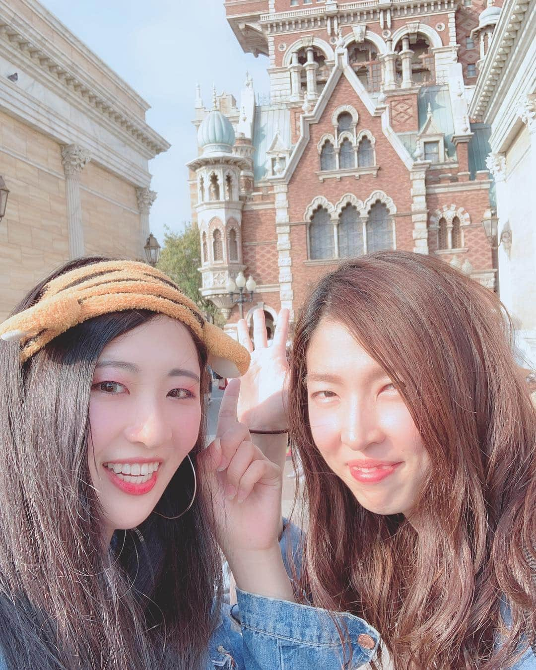 丸元美緒さんのインスタグラム写真 - (丸元美緒Instagram)「4.21❤ りささんとディズニーシー行ってきた🐭🎡🎠🏰 やっと行けた〜やっと会えた〜😍😍😍 りささん好きすぎいい！！！！ タワーオブテラーもちゃんと乗れたしすごすぎ私！笑 そして肉ばっか食べ過ぎ🍖❤笑 1日中楽しすぎました🤤💓 りささんありがとうございました😘  そして本当にチケット、ありがとうございました☺️💕 #東京ディズニーシー  #人生初 #一回転した #disneysea」4月24日 21時06分 - bymiomato