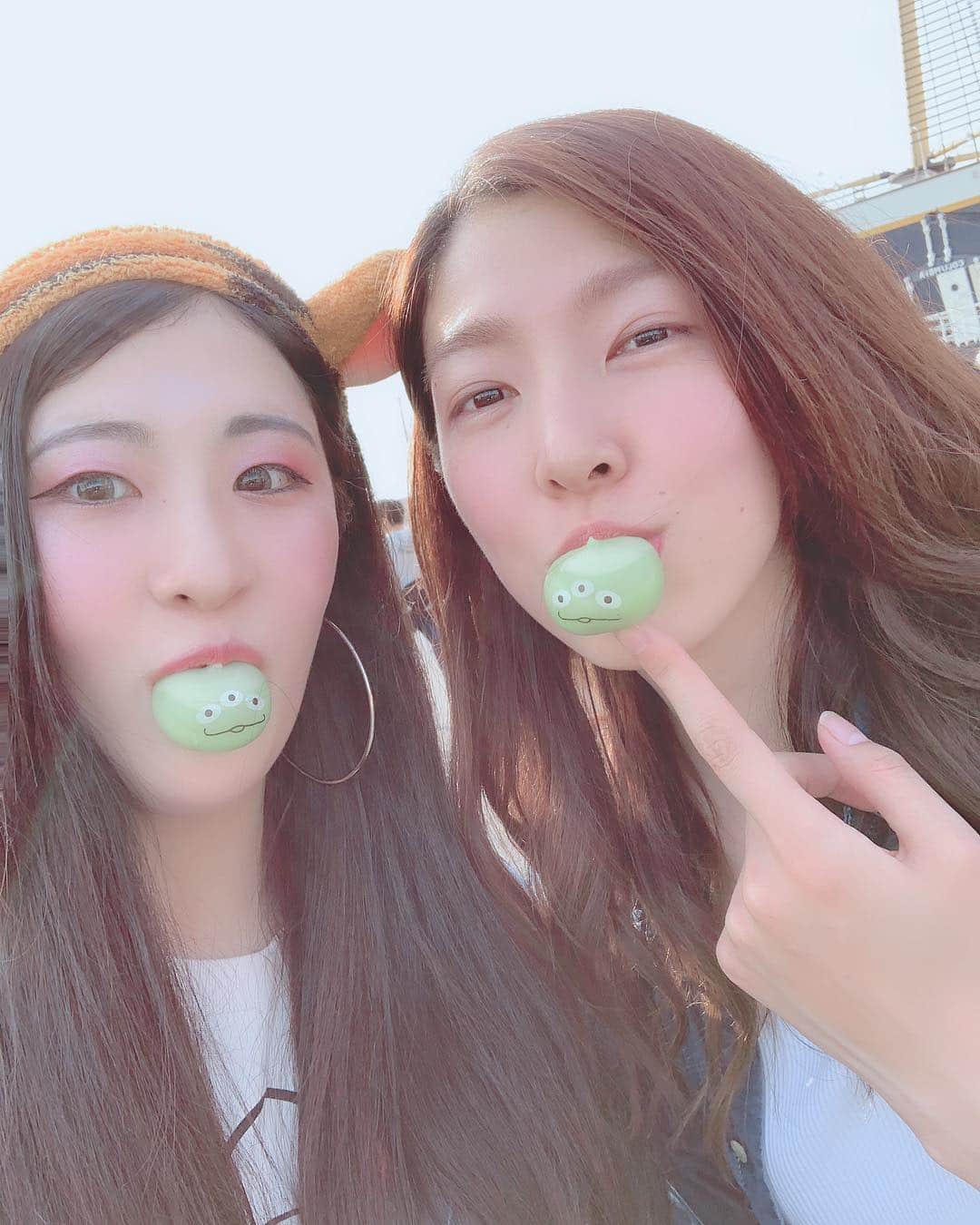 丸元美緒のインスタグラム：「4.21❤ りささんとディズニーシー行ってきた🐭🎡🎠🏰 やっと行けた〜やっと会えた〜😍😍😍 りささん好きすぎいい！！！！ タワーオブテラーもちゃんと乗れたしすごすぎ私！笑 そして肉ばっか食べ過ぎ🍖❤笑 1日中楽しすぎました🤤💓 りささんありがとうございました😘  そして本当にチケット、ありがとうございました☺️💕 #東京ディズニーシー  #人生初 #一回転した #disneysea」