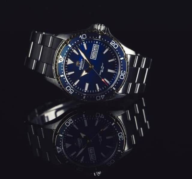 Orient Watchさんのインスタグラム写真 - (Orient WatchInstagram)「When designing our new Diver watch, we couldn't help but be inspired by the fearsome barracuda...evidenced from the teeth-like hands and markers to the resilient sapphire crystal. Up front, The Kamasu has a flat sapphire crystal and under the hood you’ll find our F6922 mechanical movement that is self-winding, hand-windable and hacking. Like it, love it? Tell us how you feel below! 🗣️🗯️⁣ ⁣」4月24日 21時00分 - orientwatch