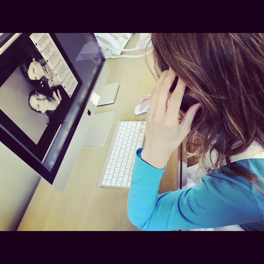 スタナ・カティックさんのインスタグラム写真 - (スタナ・カティックInstagram)「Scrolling through your questions... Exec Producer #JulieGlucksman & I had such a blast hearing from all of you for the live FB Chat today. We answered as many questions as we could & hope you enjoyed it. Thank you for coming to the chat!  Bosnia & Herzegovina🇧🇦, Croatia🇭🇷, Macedonia🇲🇰, Montenegro🇲🇪, Serbia🇷🇸, and Slovenia🇸🇮, see you at AXN Adria’s release of Season 2 #ABSENTIA tomorrow (April 25th, 21:00)!! 💋 #AXNAdria」4月25日 8時00分 - drstanakatic