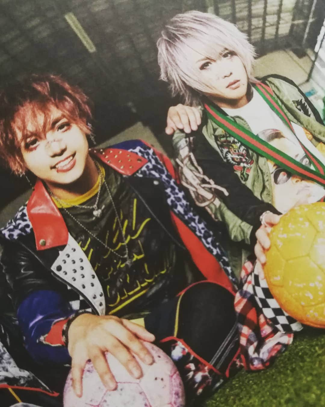 HIROさんのインスタグラム写真 - (HIROInstagram)「4/21に発売された今月号「Cure」にてZENSAI BOYS、ちぃたん☆コラボレーション特集どどんとされていますっ☆少しだけお裾分け…全貌はお近くの書店で手にとってみて下さい！  Cureらしからぬ異例のファンシーなページが盛り沢山です！公佑とZENSAI BOYSやアルバムについて語る驚きのページ数！！(公佑は、多分あの時シチュー食べながらインタビュー受けてたよ小声)  4/27 池袋EDGEライブです♪ワクワク  ちなみに高校卒業までサッカーしてました♪ センターバックでした♪  ZENSAI BOYSですっ☆  今日は公佑と、27日助っ人ドラマーnatsume(LEZARD)を迎えてリハーサル！  #zensaiboys #ちぃたん #驚き #東京 #フットサル」4月25日 6時29分 - fest_hirosun