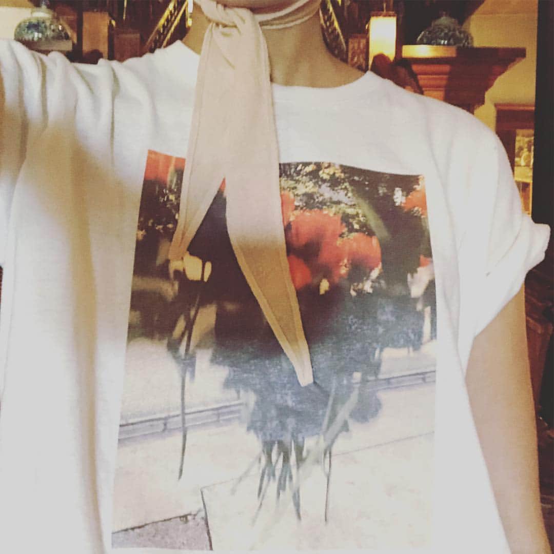 百々千晴さんのインスタグラム写真 - (百々千晴Instagram)「@plst_official  with me.  Tシャツを作りました。 プリントの写真はアシスタント小林さんとの共同作業で撮りました。」4月25日 6時49分 - dodo_chiharu