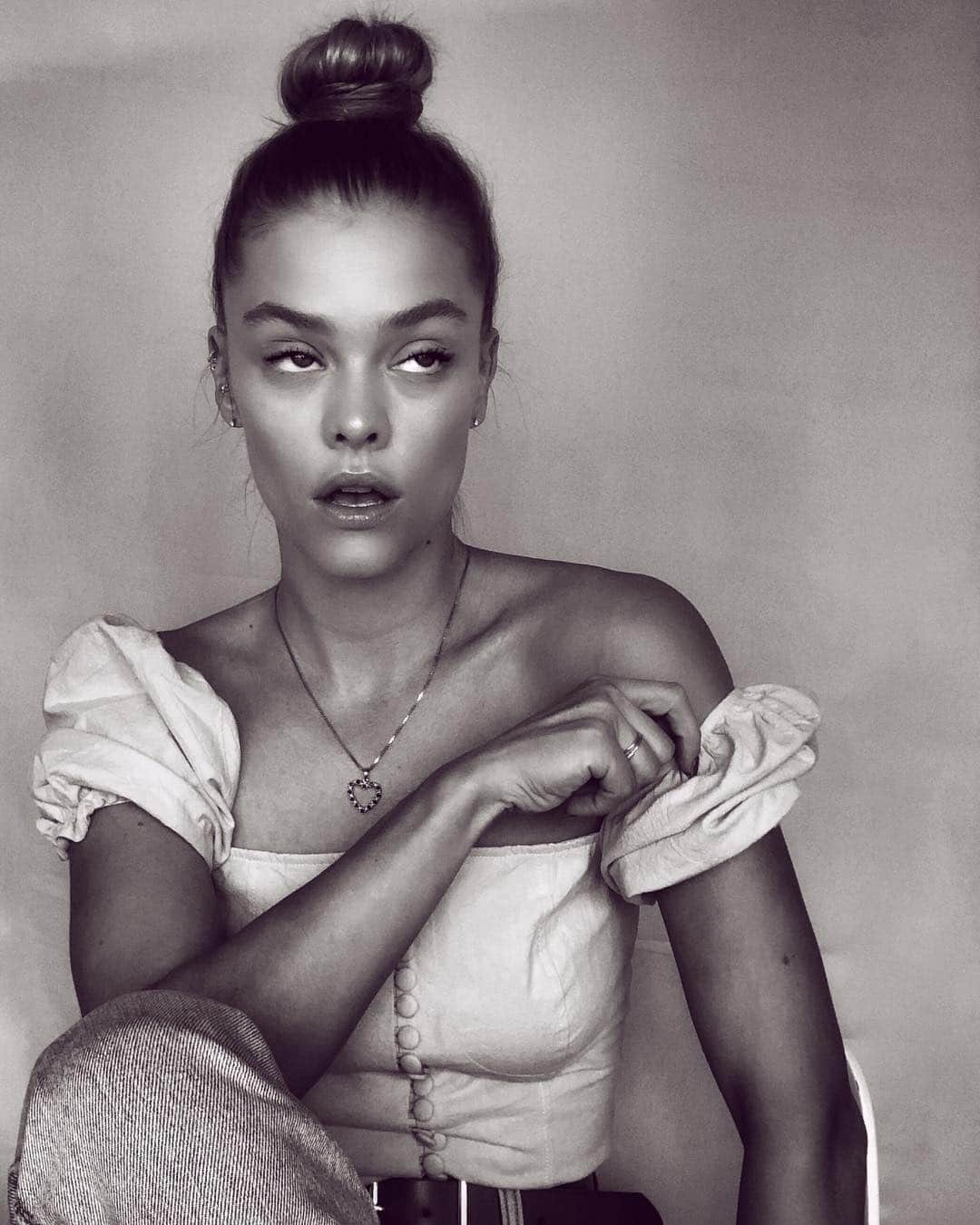 ニーナ・アグダルのインスタグラム：「Am I the only one who thought it was Thursday till now?」