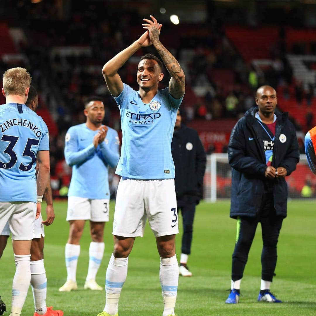 ダニーロ・ルイス・ダ・シウバさんのインスタグラム写真 - (ダニーロ・ルイス・ダ・シウバInstagram)「Good work tonight from the team! Let’s keep fighting! Come on @mancity 😃👊🏽💙 #sólazer #derby #mancity」4月25日 6時56分 - daniluiz2