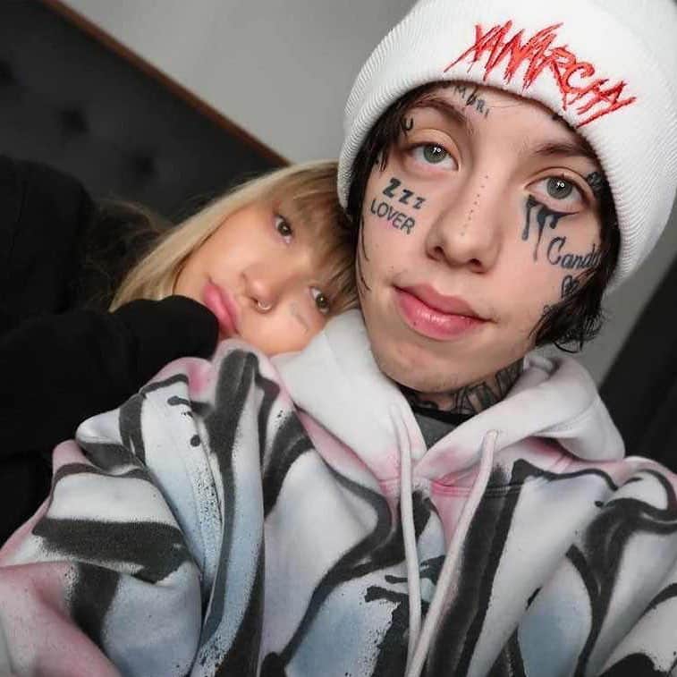 E! Onlineさんのインスタグラム写真 - (E! OnlineInstagram)「Lil Xan opened up about the drama surrounding his relationship with Annie Smith and questioned if she was ever actually pregnant. Link in bio for the full story. (📷: Instagram)」4月25日 7時01分 - enews