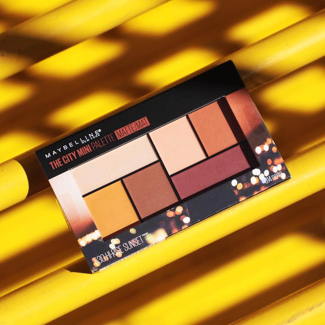 Maybelline New Yorkさんのインスタグラム写真 - (Maybelline New YorkInstagram)「How many #citymini palettes do you own? 🤔 Shown here: ‘hi-rise sunset’」4月25日 7時06分 - maybelline
